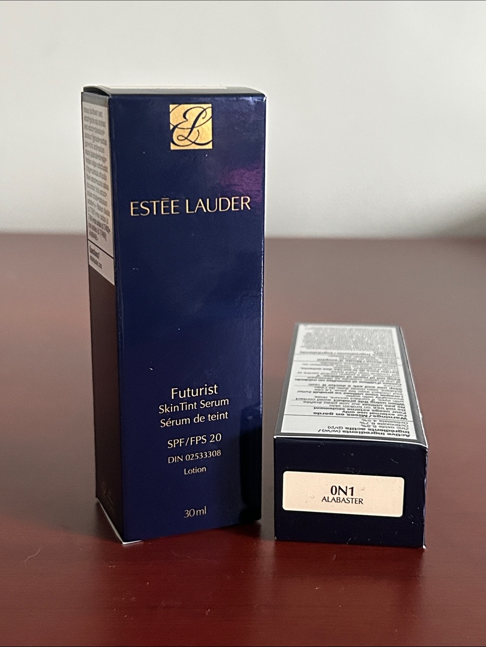 Estée LauderFuturist SkinTint Serum Foundation SPF 20-0N1